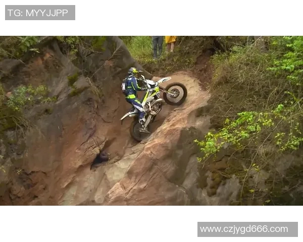 重庆极限运动队在运动极限运动联赛中的耐力表现全面点评与分析 重庆极限运动队在运动极限运动联赛中的耐力表现全面点评与分析